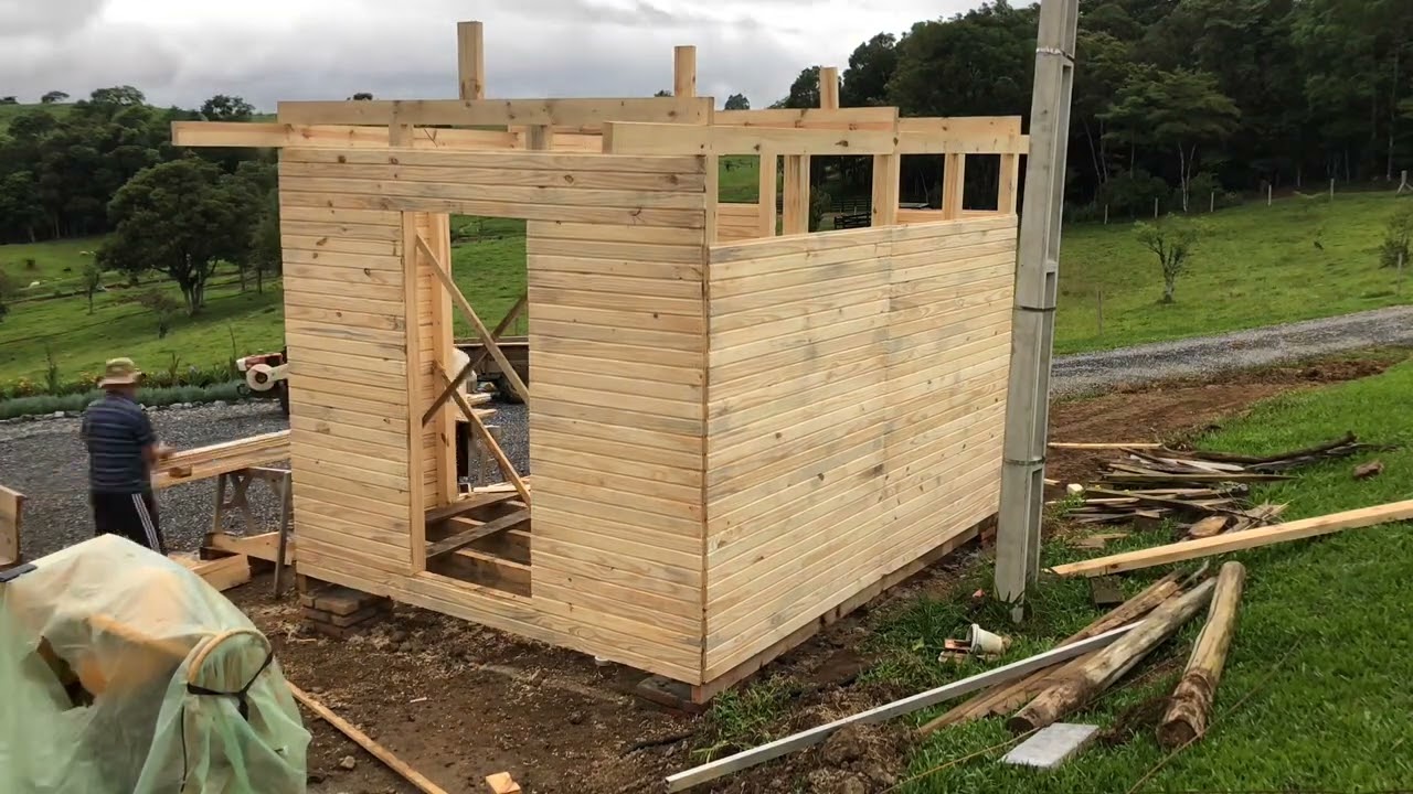 Construindo casa de madeira (frontal) - Imbuia SC