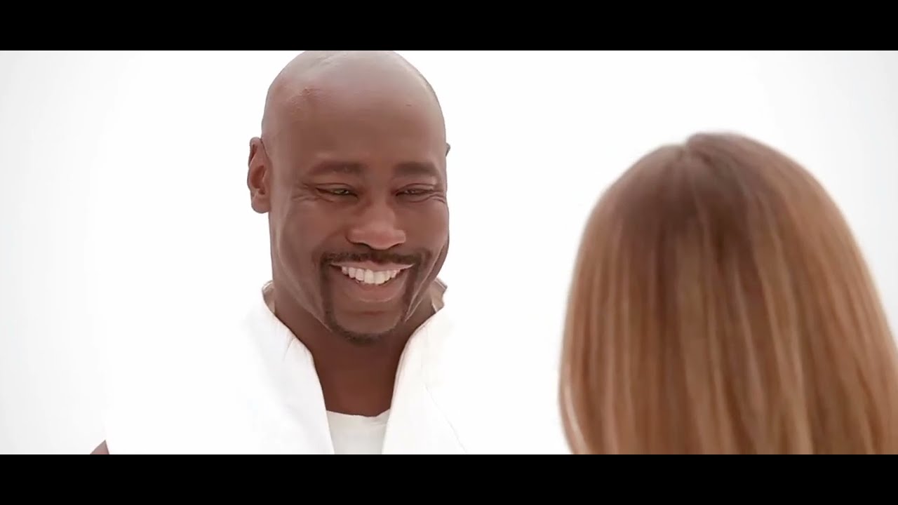 Chloe arrives in heaven. Amenadiel shows Chloe near Lucifer. Lucifer is surprised to see Chloe
