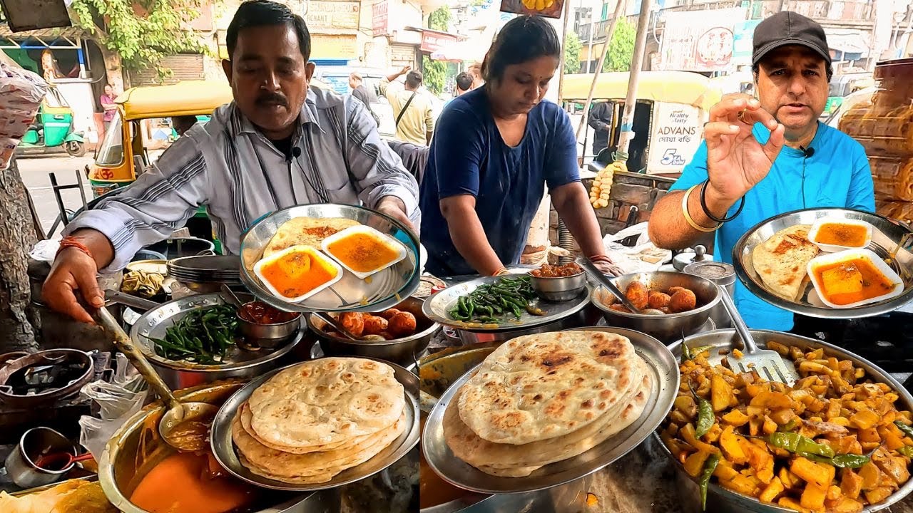 Cheapest Food Of Kolkata Only 10₹ | Paratha with Aloo Sabzi & Ghugni | Street Food India