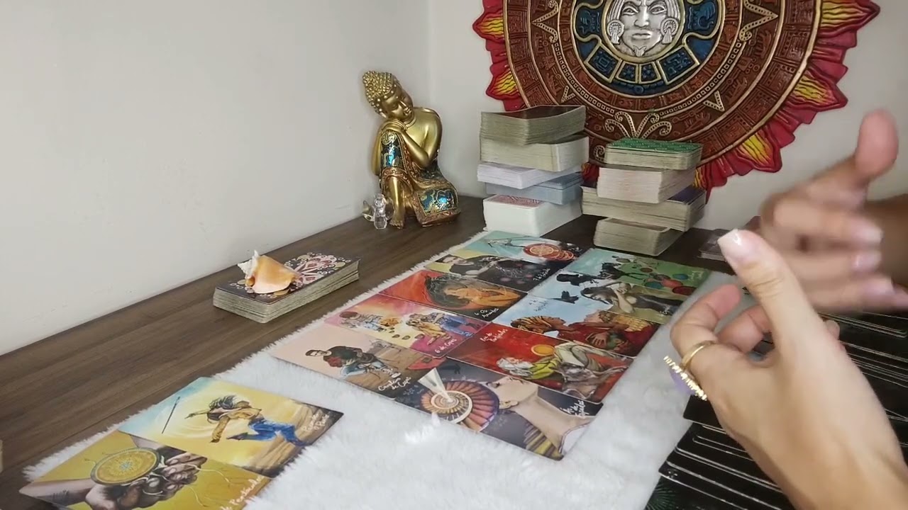 PENSE em alguém e receba uma MENSAGEM do UNIVERSO| Tarot 🌟🔮💫