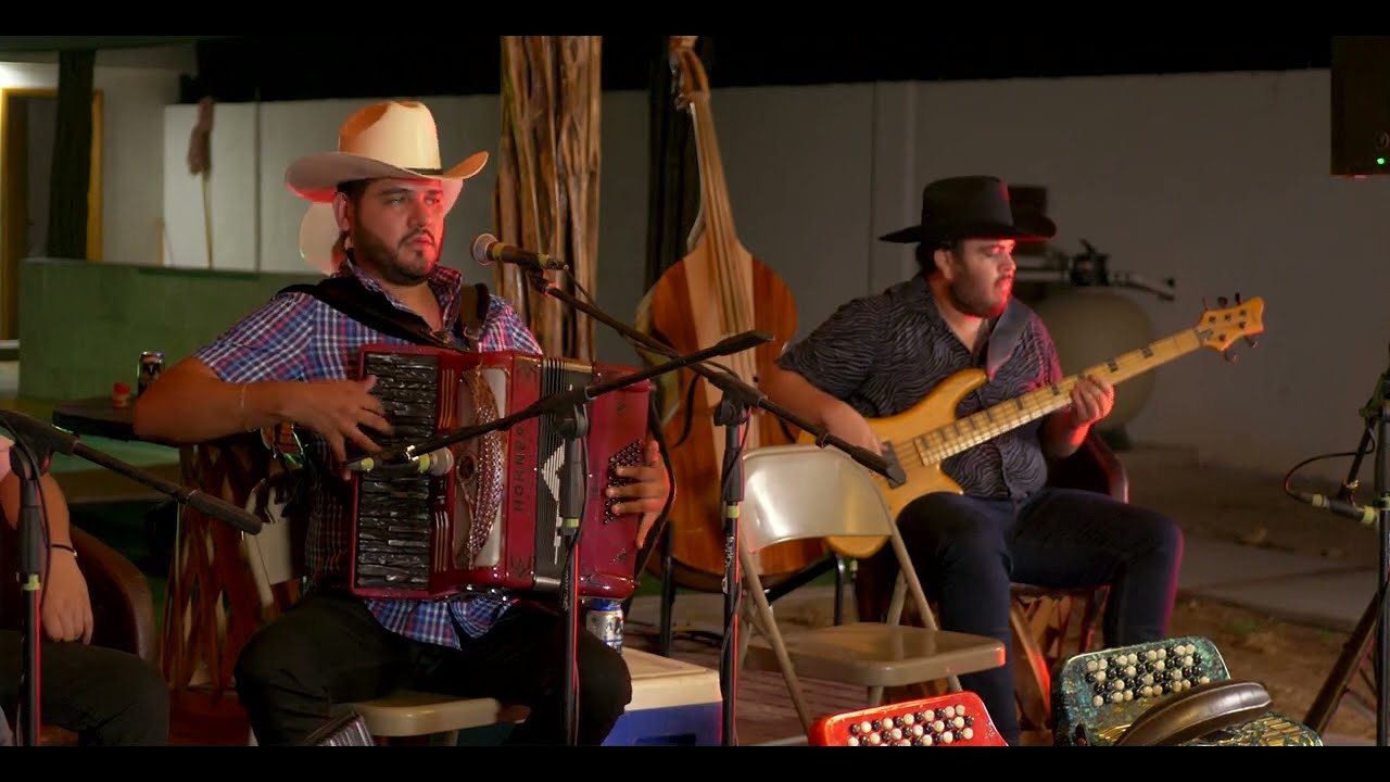 Los Caballeros De Mxli - El Corrido De 02  (EN VIVO)