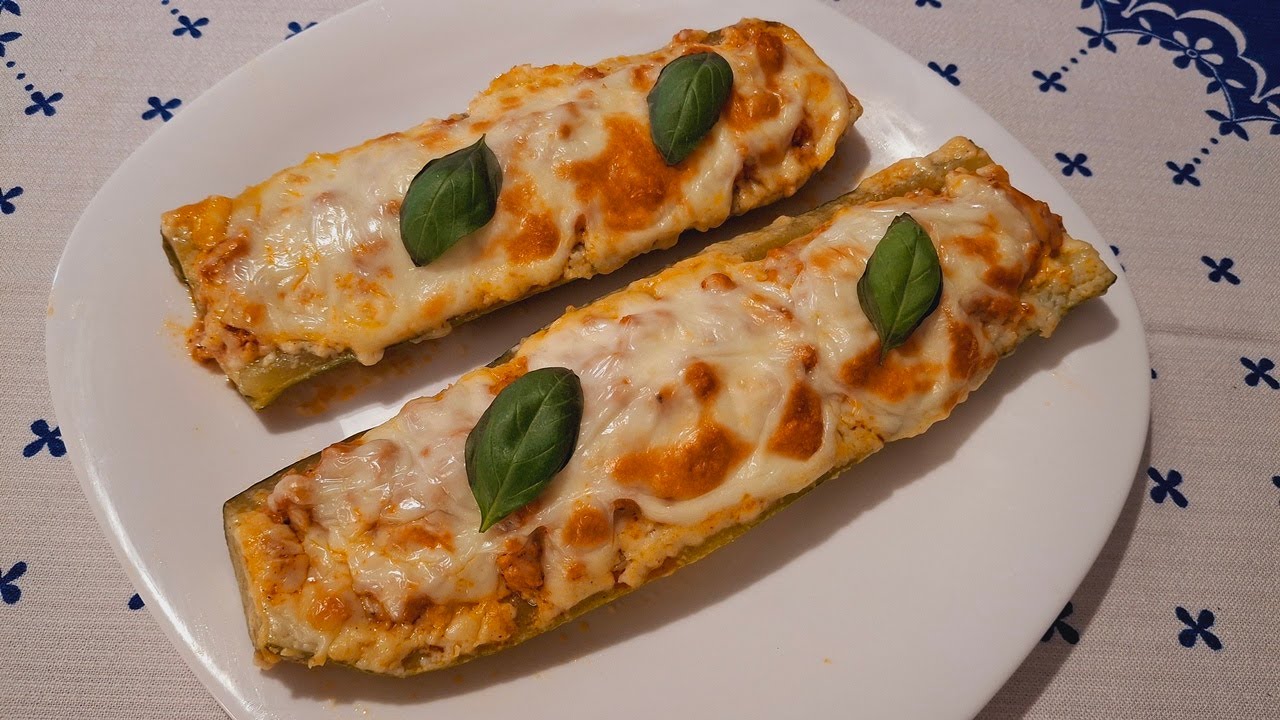 Кабачки, фаршированные рагу из рубленого мяса