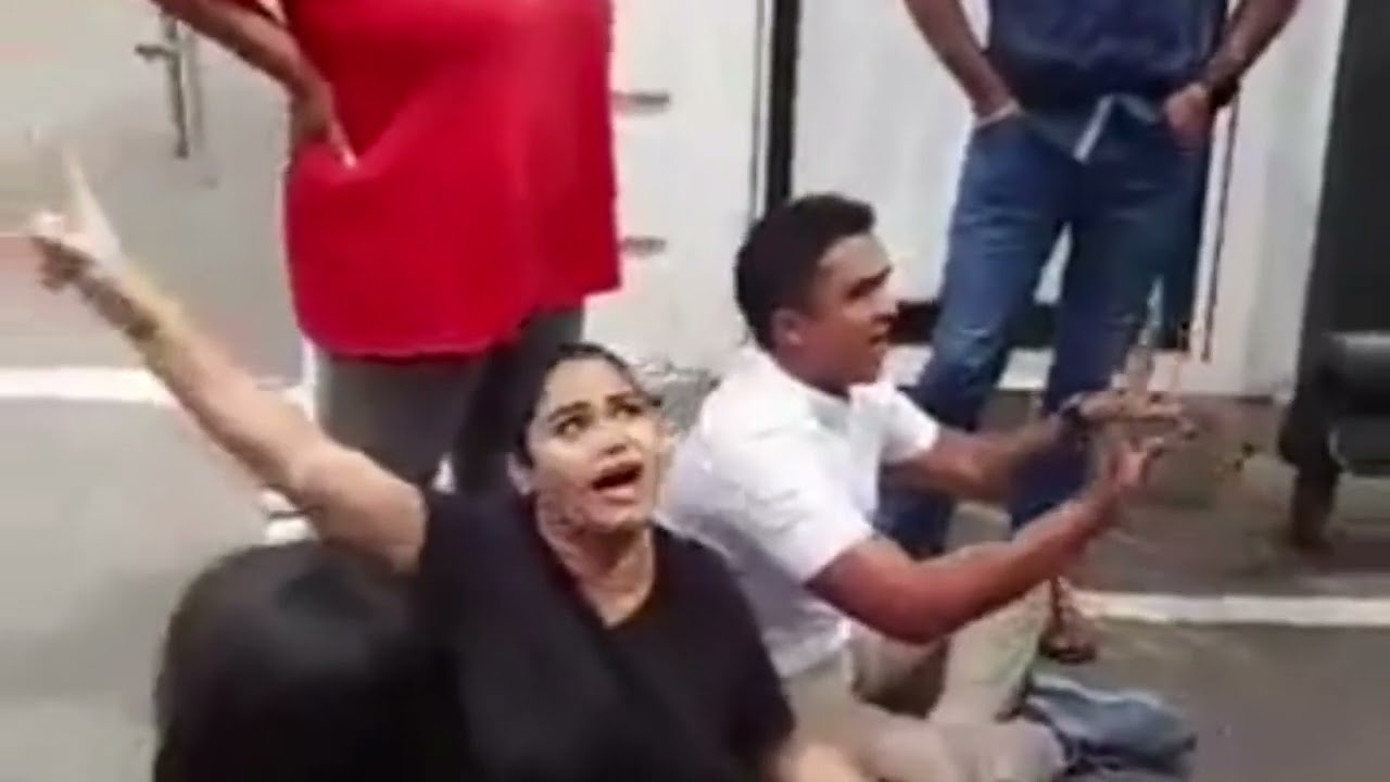 හිරුනිකා ජනාධිපති මන්දිරය අසල funny mem scene | Hirunika at presidential house 🤣🤣 #funny #jokes