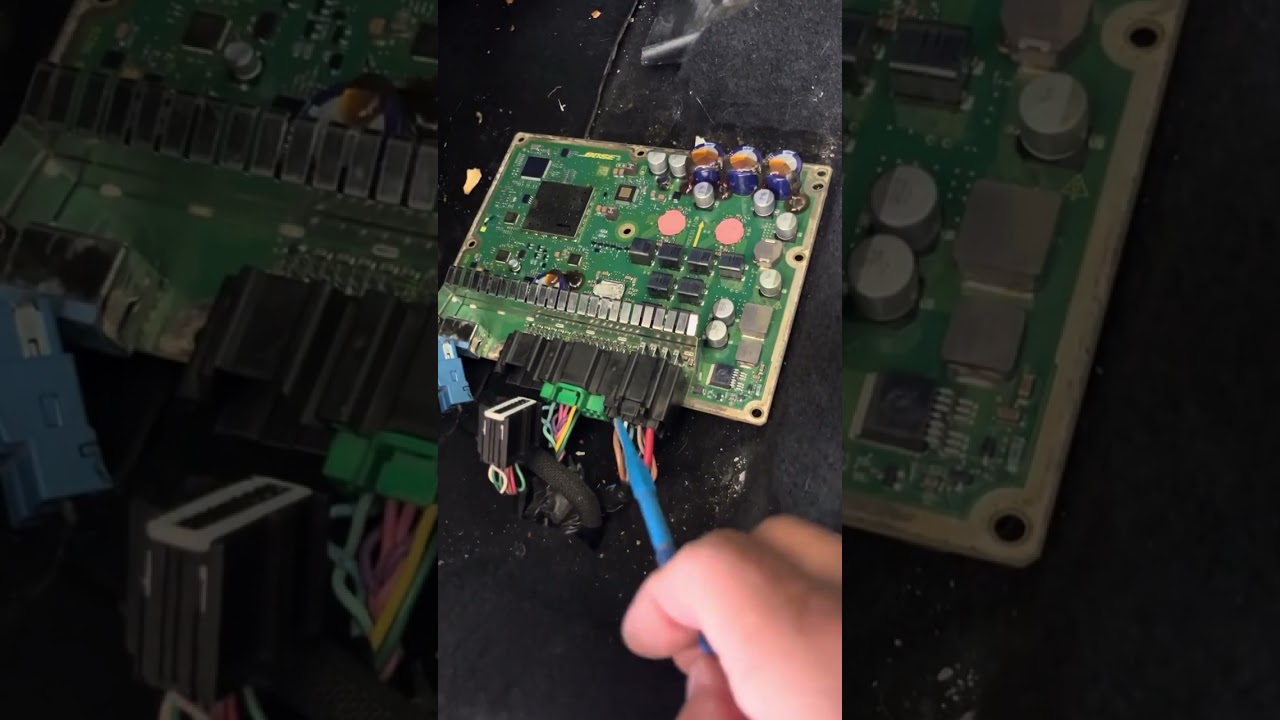 Mazda no se escucha el audio ni la radio .. no suenan las bocinas