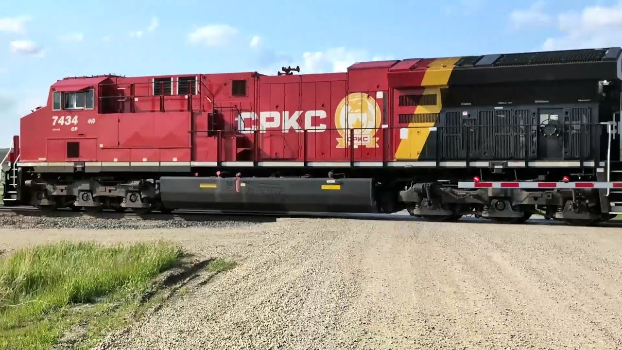 Relaxing - 3 Way Meet - CP 7434 ET44AC Leads Stacked Train With Raw K5HL Horn - 2 More Stacks