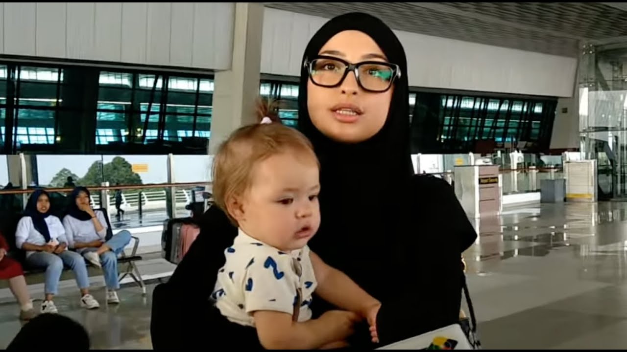 Alhamdulillah! Jennifer Coppen dan Kamari Umrah, Mamari dan Kamayi Persiapan di Bandara