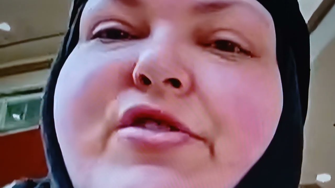 Foodie Beauty Will Beeze Where She Please gets harassed by security to stop filming in the mall 
