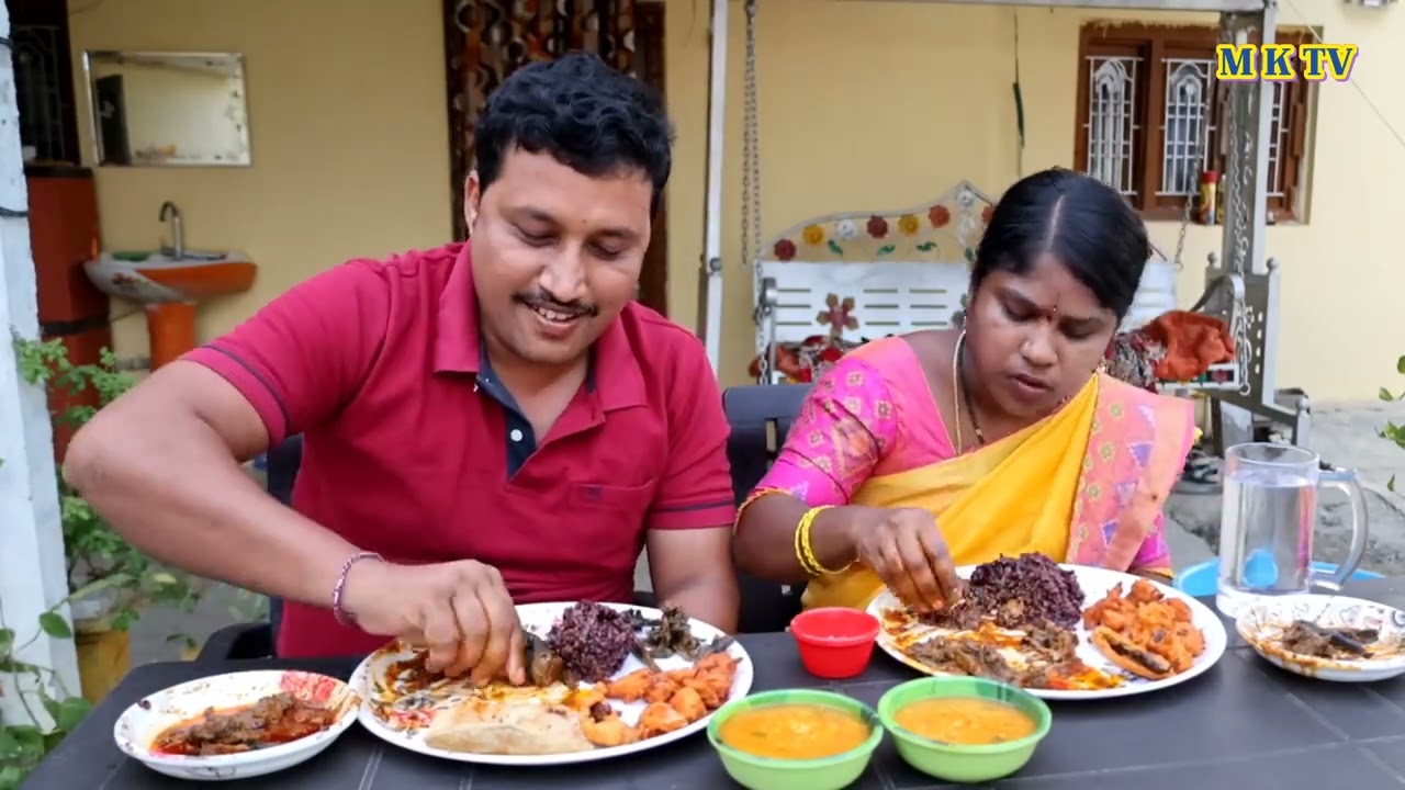 BLACK RICE KADAK NATH CHIKEN CURRY#MIRCHI BHAJJI PAKODI #mktvvarshini #eatingchallenge  MKTV VLOGS