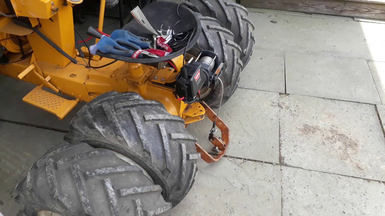 Cub cadet original with sleeve hitch Warn 2000, dual ag tires