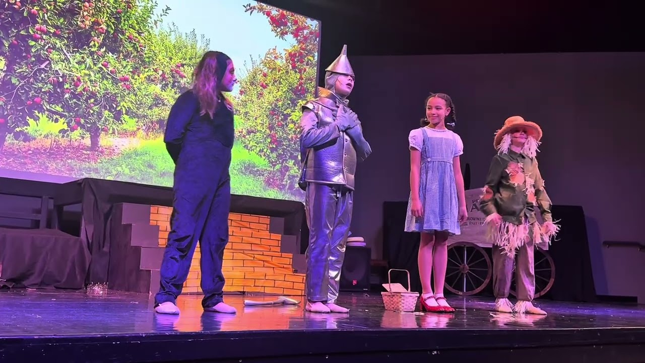 Wizard of Oz Jr - Izzy playing Dorothy (Ray of Sunshine Theater)