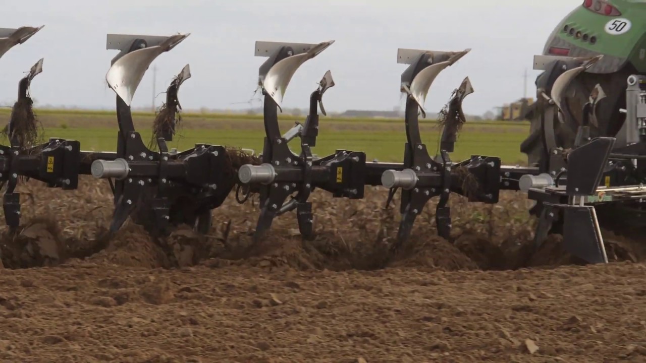 Pług obrotowy DSH 4+1 marki AGRO-TOM