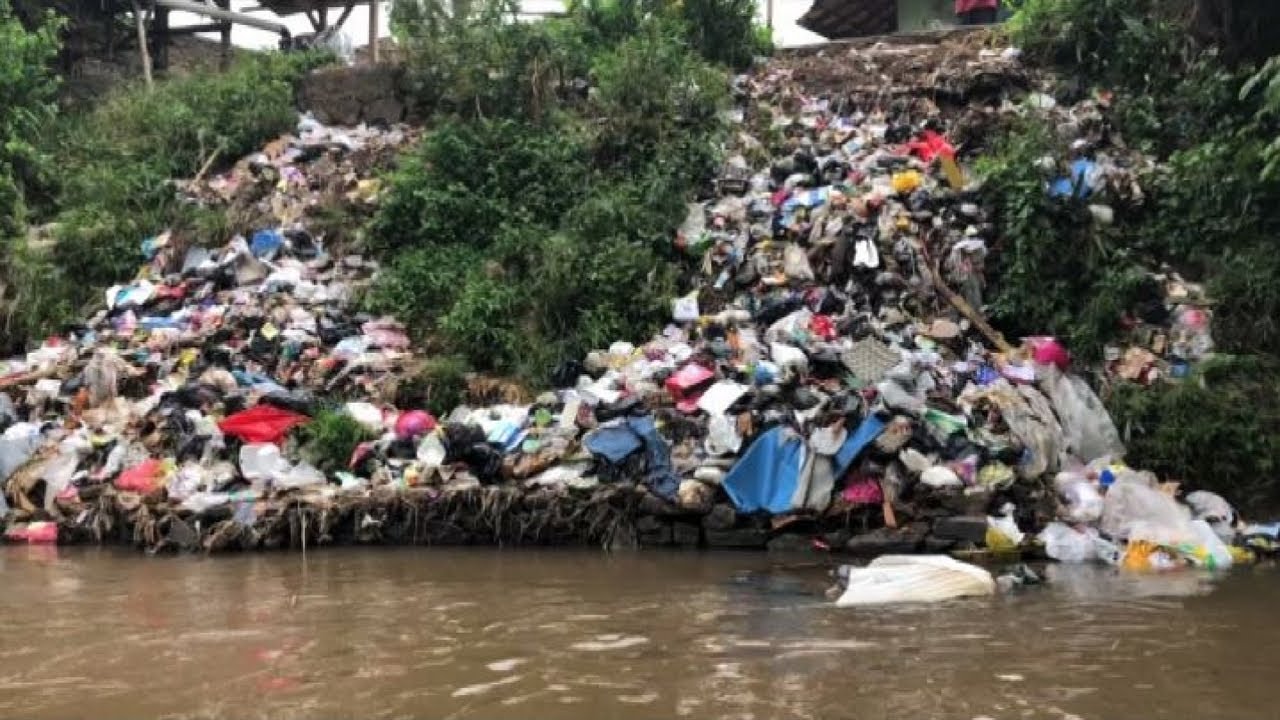 Giacarta vuole rendere potabile il fiume pi&ugrave; inquinato al mondo