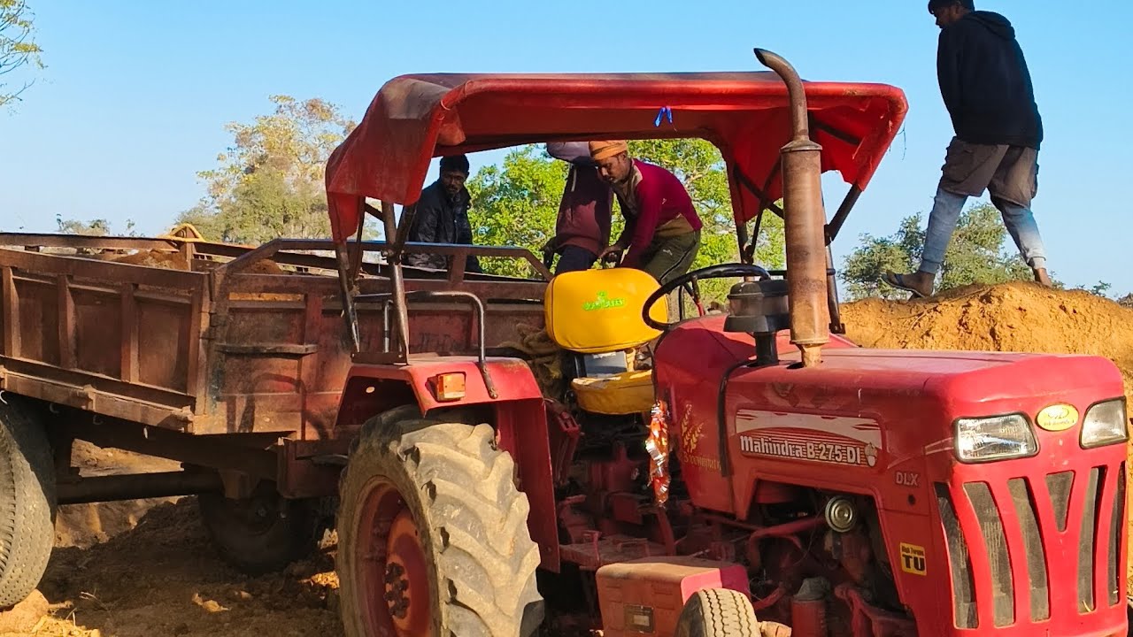त्योहार  ke din v chuti ny || kam चालू hai dosto || Mahindra tractor मिट्टी trolley loading #mahindr