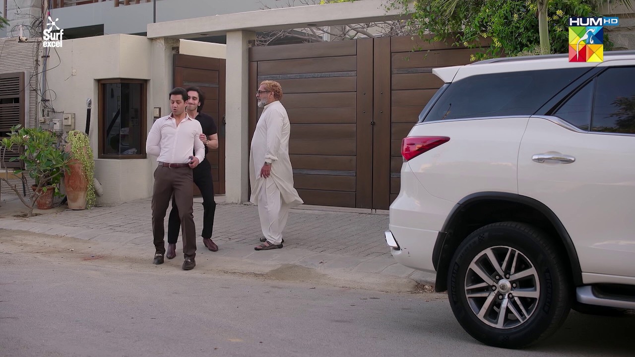 Rumi Se Shadi Ka Sochna Bhi Maat Wo Sirf Meri Hai..! Dekh Zara Pyar Se - HUM TV