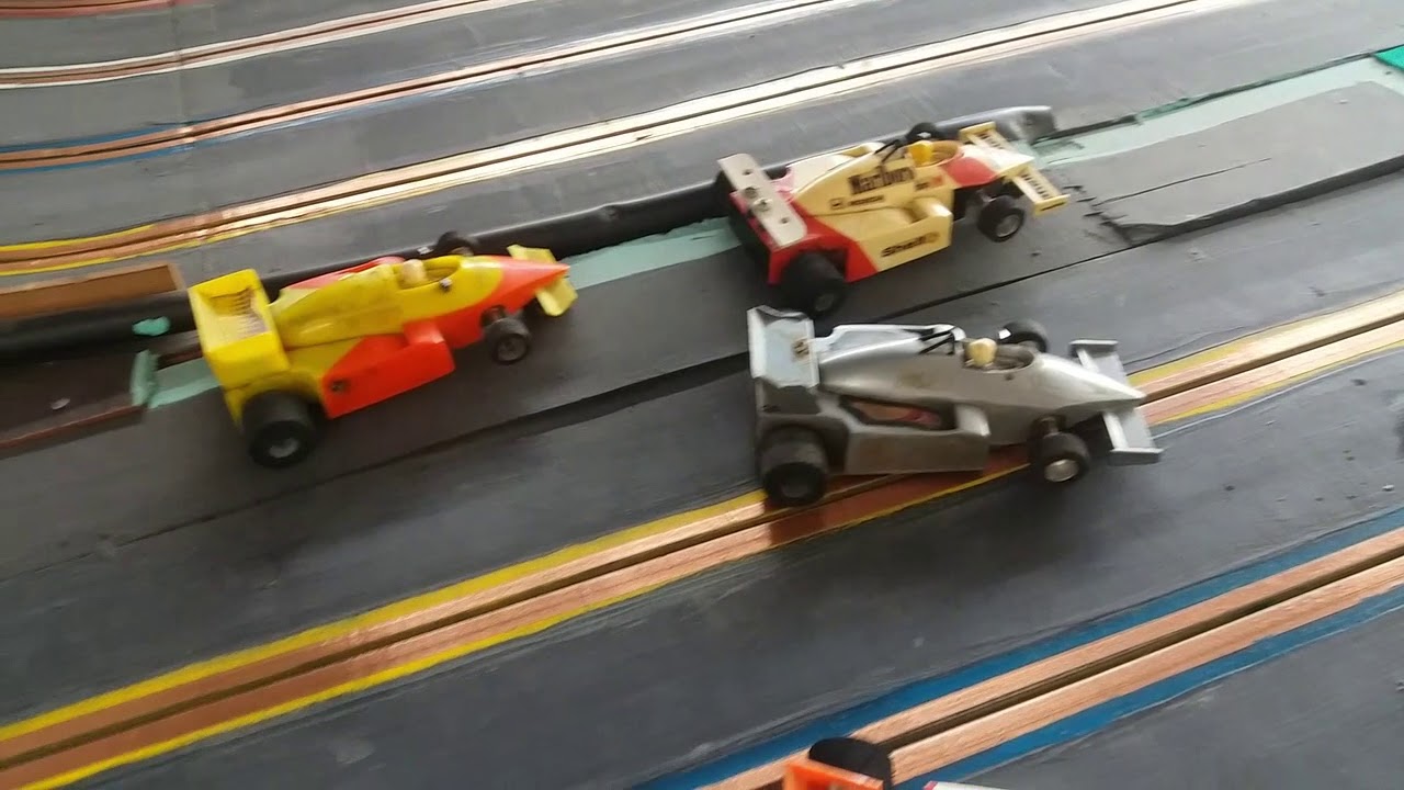 Pista de Autorama caseira, 4 fendas com telemetria!