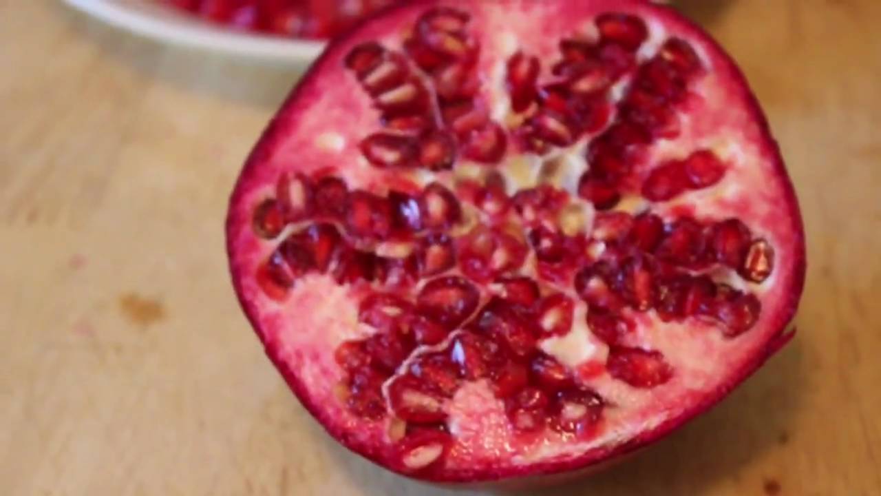 Secret Pomegranate Seeding Trick! How to Seed a Pomegranate with NO mess!