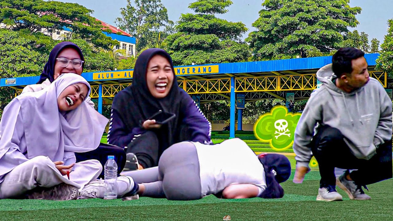 PRANK KENTUT KE CEWEK LAGI DUDUK SAMPAI KETAWA NGAKAK BANGETT