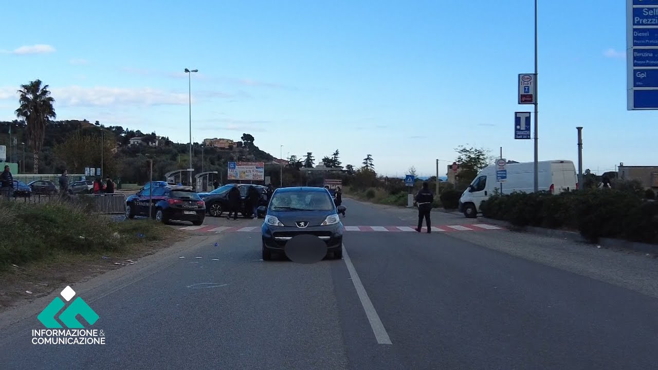Corigliano Rossano, tre studenti travolti da un’auto davanti al liceo
