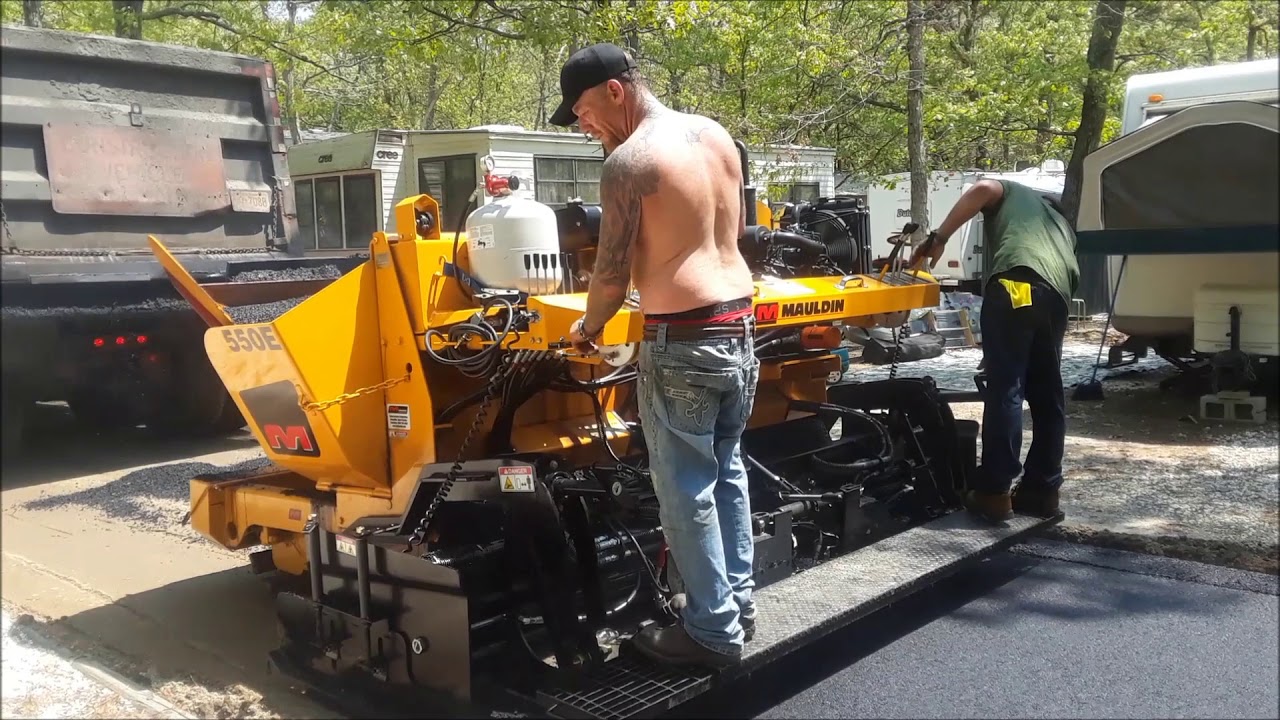Mauldin 550E Asphault Paving Machine