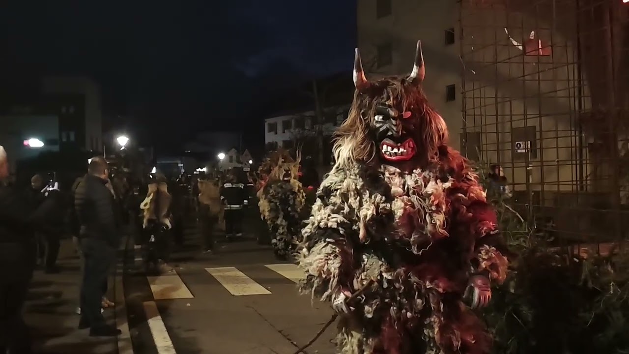 KRAMPUS a SILANDRO, 5 dicembre 2025 (parte 1 di 3), ammassamento pre-sfilata.