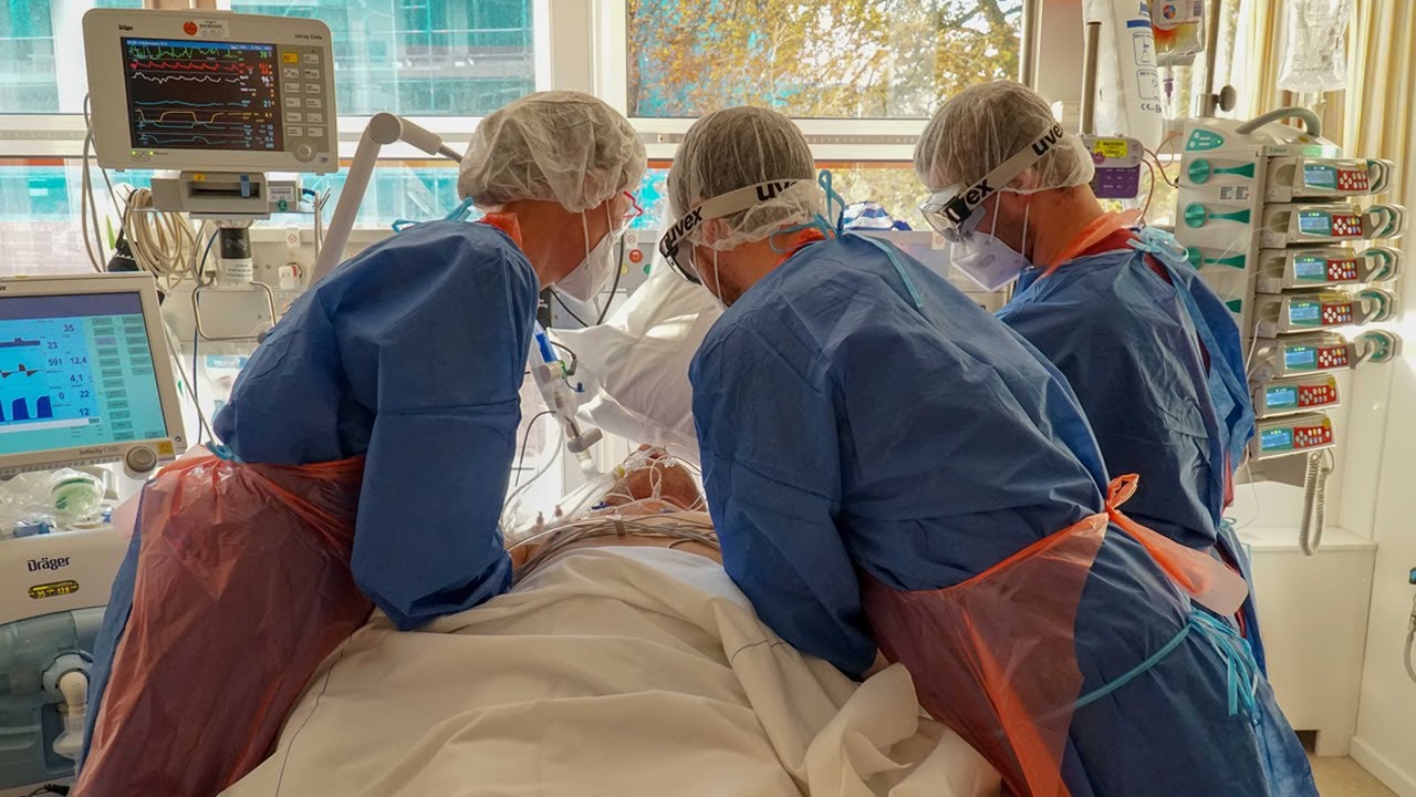 Achter gesloten ogen - docudrama over coronapati&euml;nten op de IC