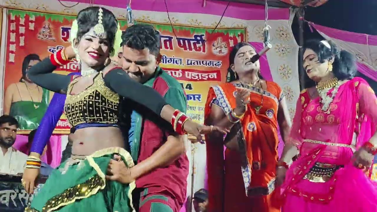 #video दुर्गेश पांडेय की नौटंकी नई पचरंगी डांस - लाली लाली होठवा से बरसे ललईया की रस चुवेला ।