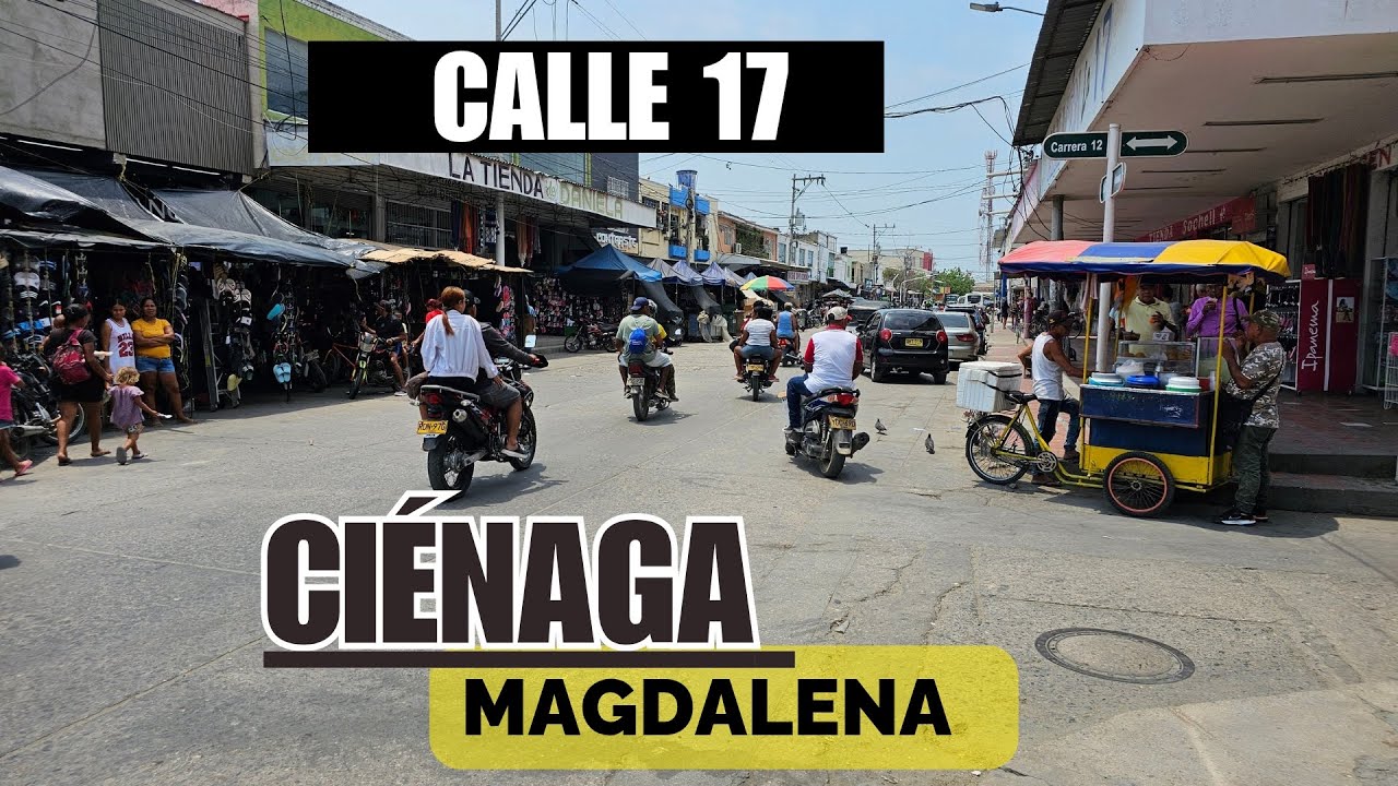 CALLE 17 de CIÉNAGA, Magdalena... Es la calle más comercial del pueblo 😎😎😎