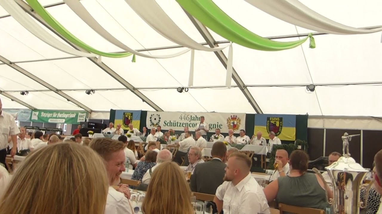 Esens Schützenfest   Die Proklamation der Könige 2023
