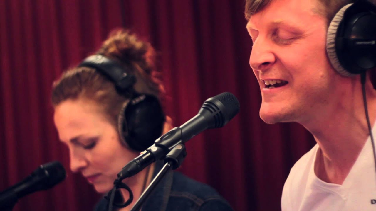 Studio Brussel: Ozark Henry feat. Amaryllis - I'm Your Sacrifice (live)