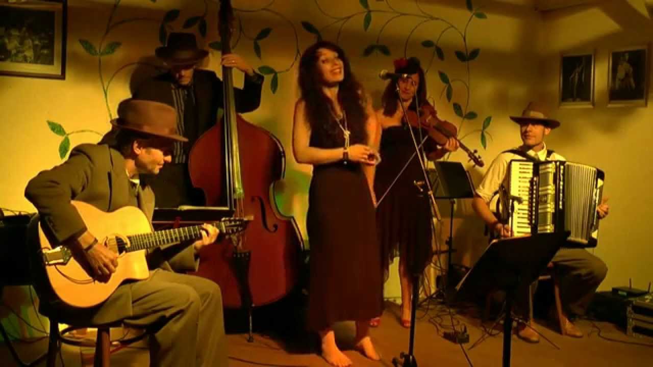 Fleur De Paris@Le Cafe De Bois De Jumeau@Twinwood 2014