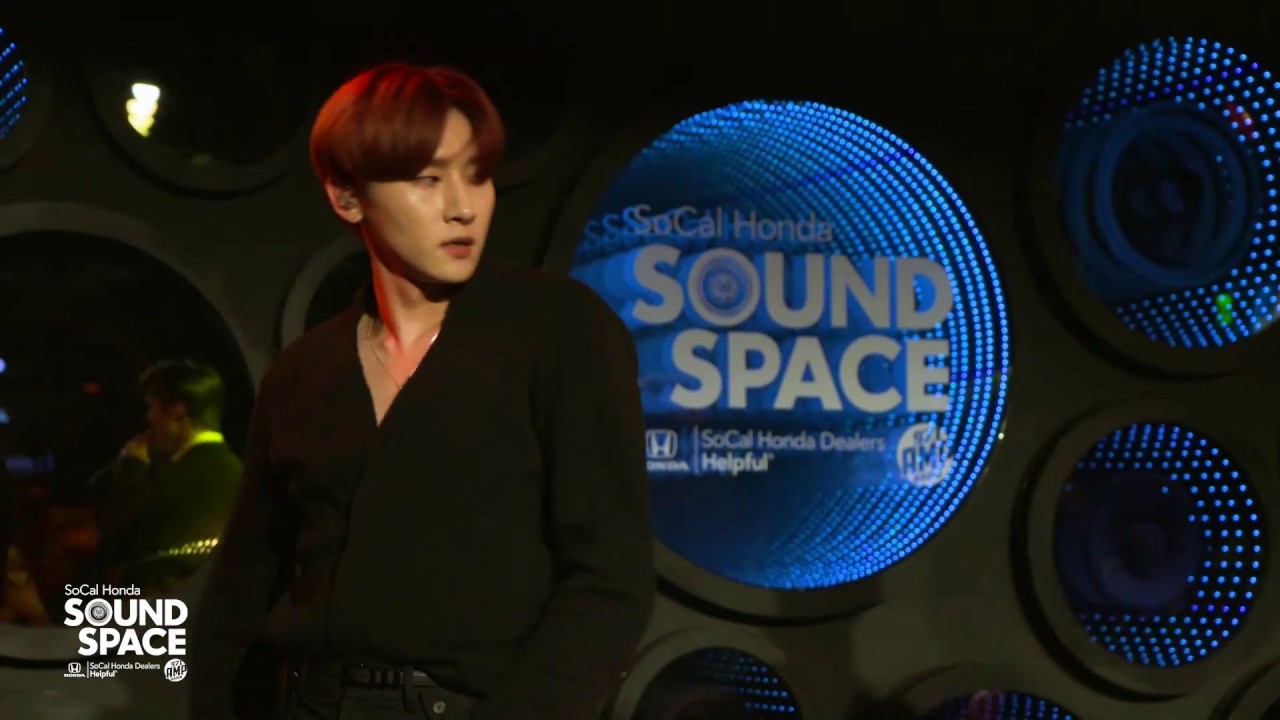 Monsta X Performs 'WHO DO U LOVE