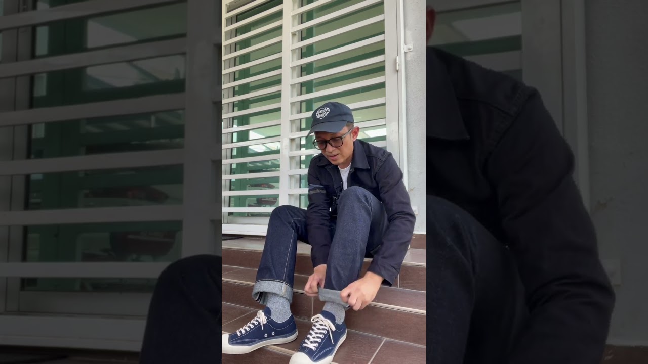 HOW TO CUFF YOUR JEANS