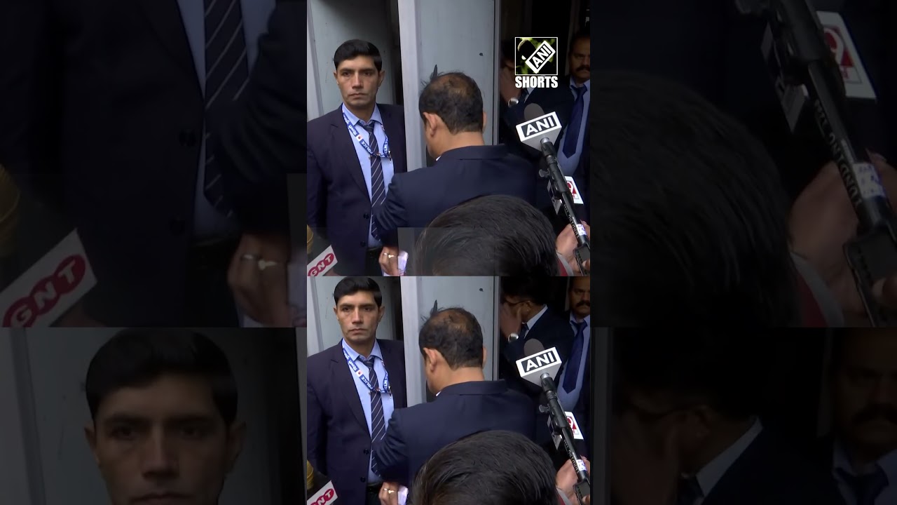 Delhi Police Crime Branch officials arrive at Arvind Kejriwal&rsquo;s residence in Delhi