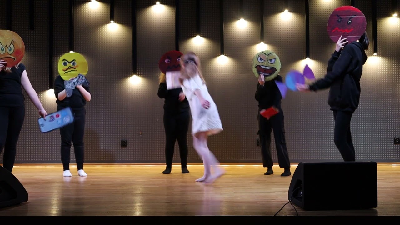 Pantomima w wykonaniu grupy ELFY działającej przy Gminnym Ośrodka Kultury w Goraju