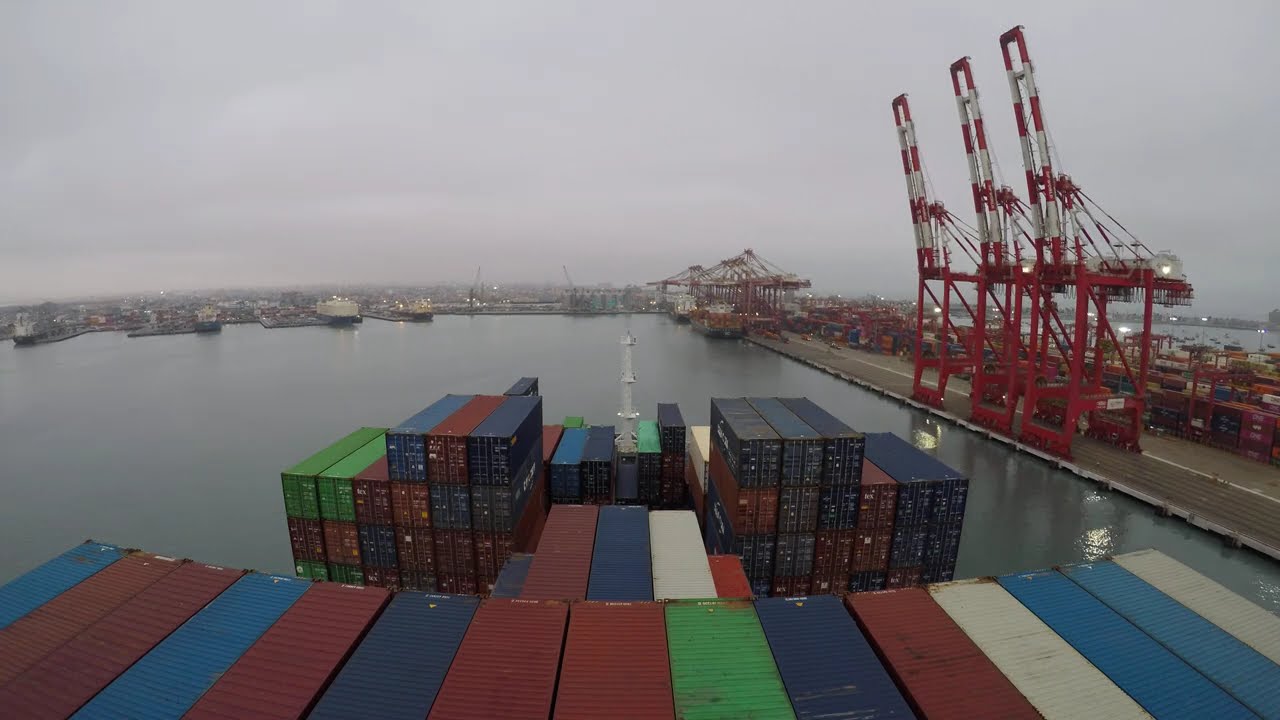 Container Ship 7400 TEU is berthing in Callao/Peru. Timelapse