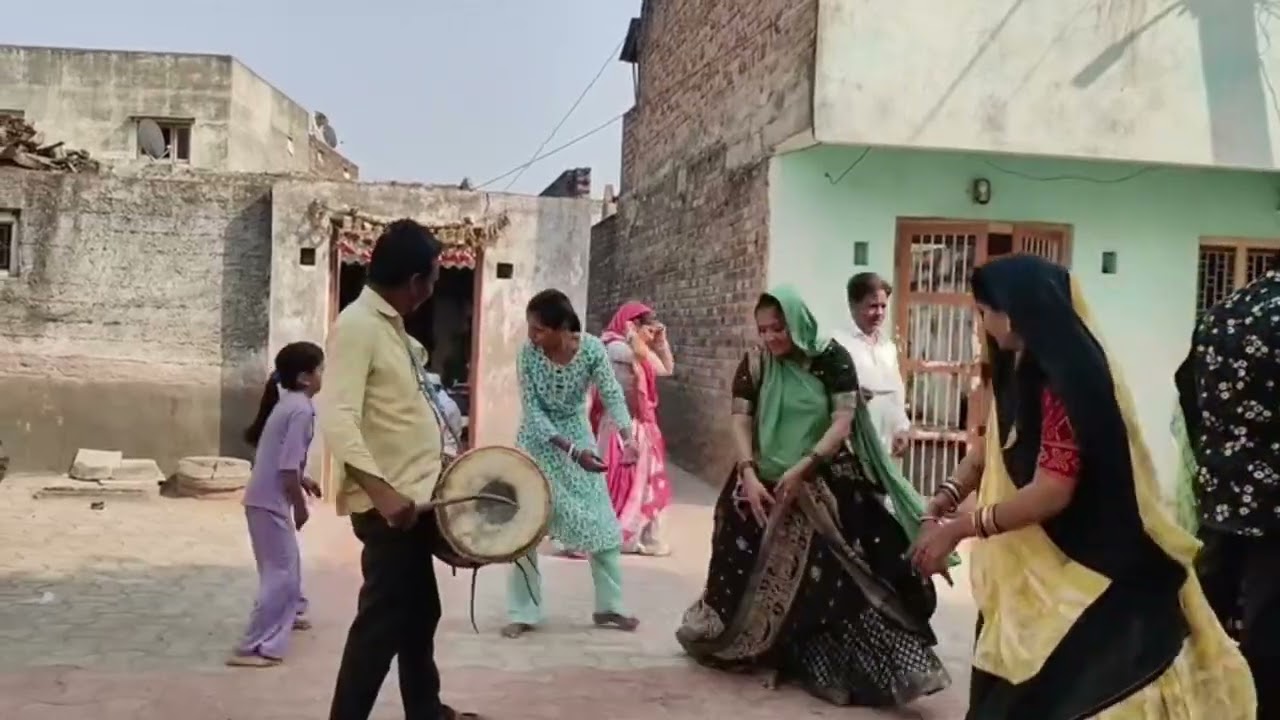 પટેલ બેનો નો જોરદાર હેંચ ડાન્સ ભાઈઓ સાથે દેશી ઢોલ ના તાલે ભૂકા મોજ યે યે 
