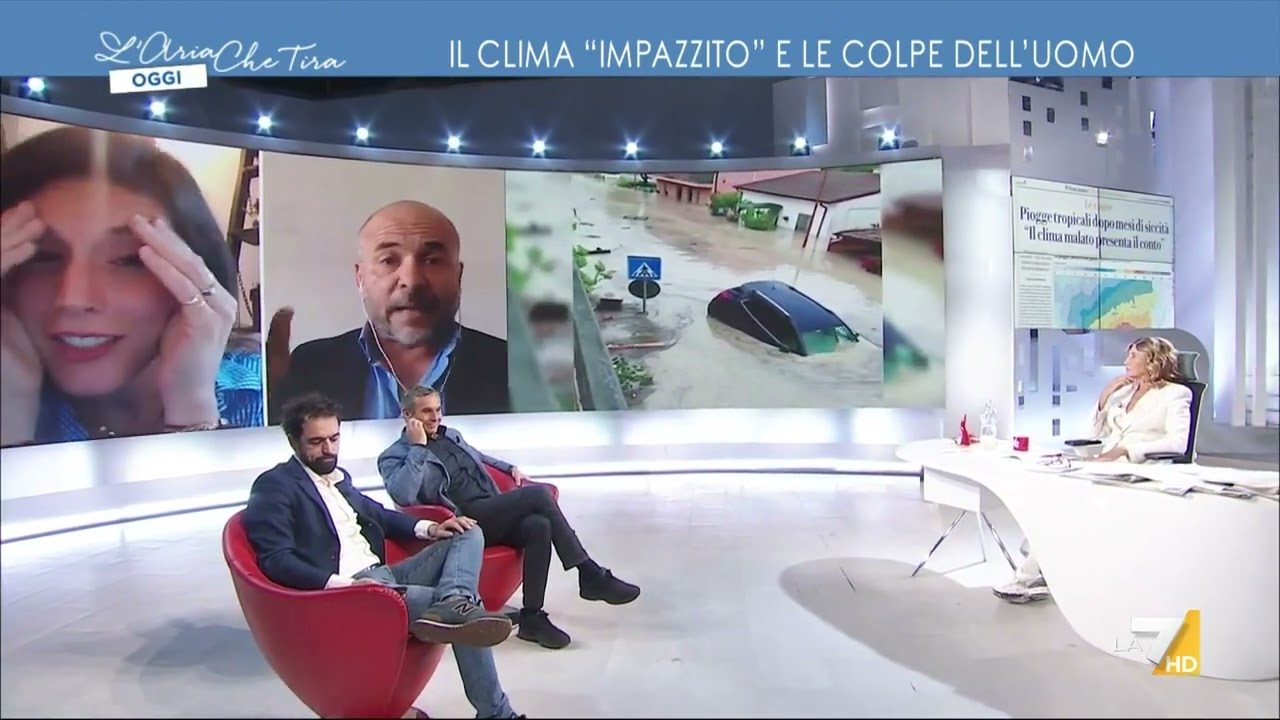 Lo scontro tra Dragoni e l'attivista: 