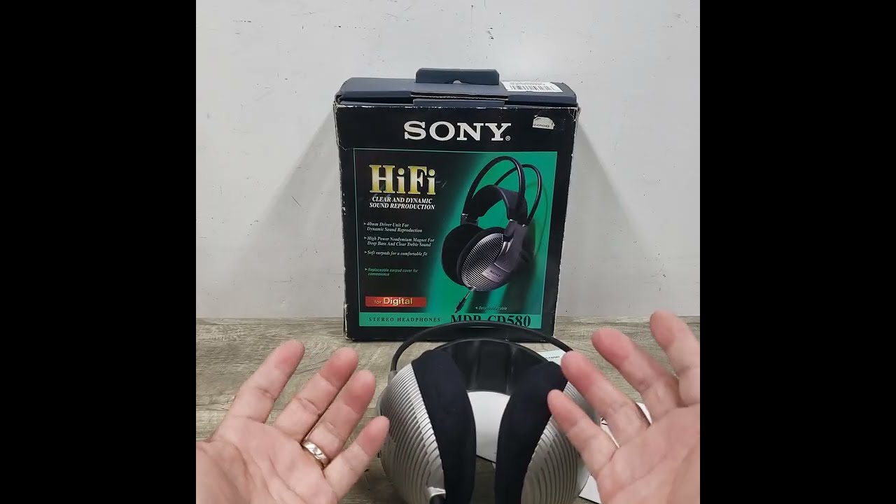 Обзор и демонстрация проводных Hi-Fi наушников Sony MDR-CD580 открытого типа.