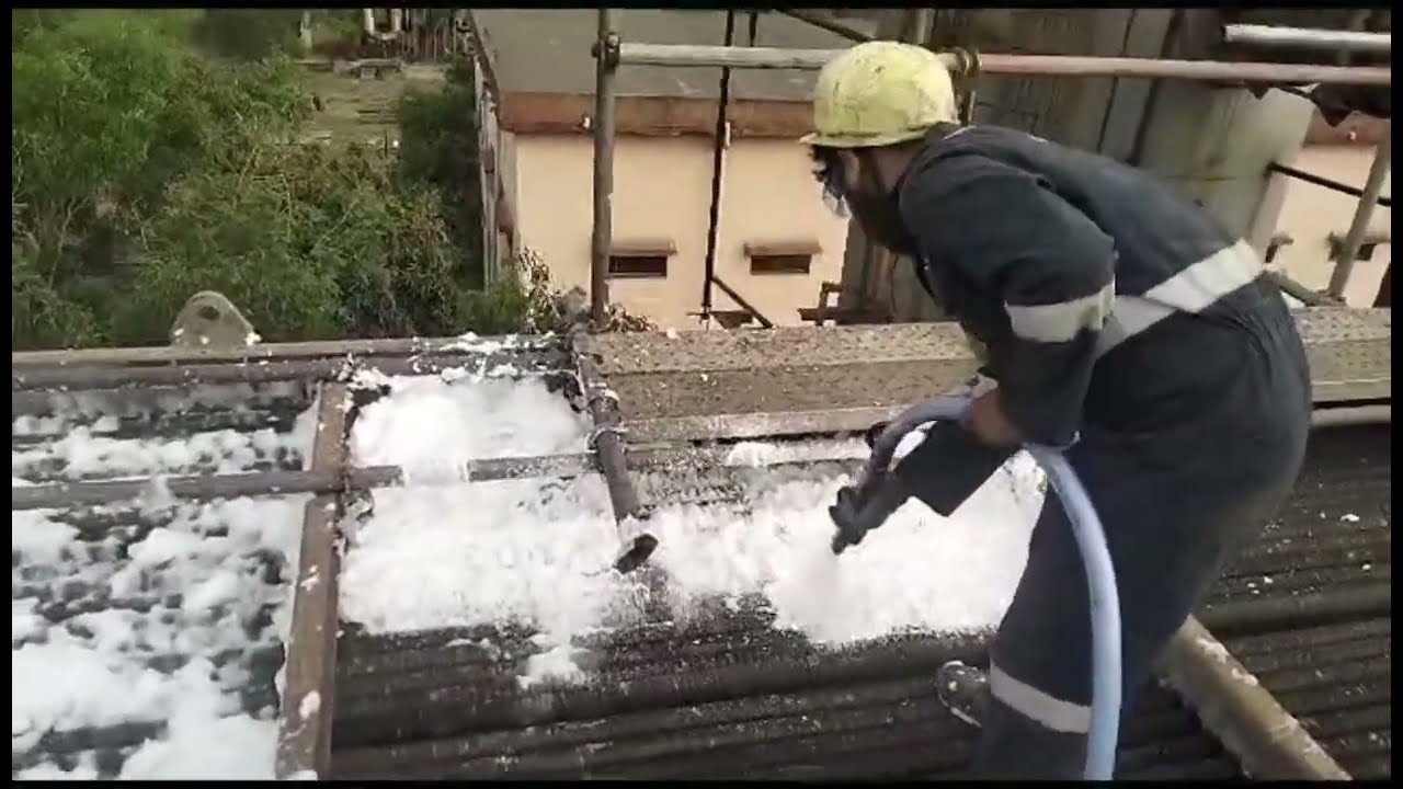 Fin fan cooler and Air cooled condenser cleaning by foaming machine