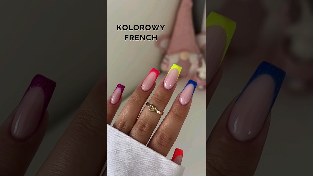 Kolorowy #frenchmanicure z lakierami Funky Disco od Claresa 💅✨️ #claresa #claresanails
