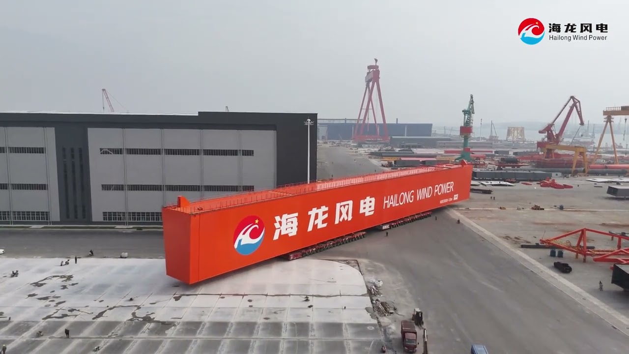 A 3,000-ton gantry crane serves offshore wind power.