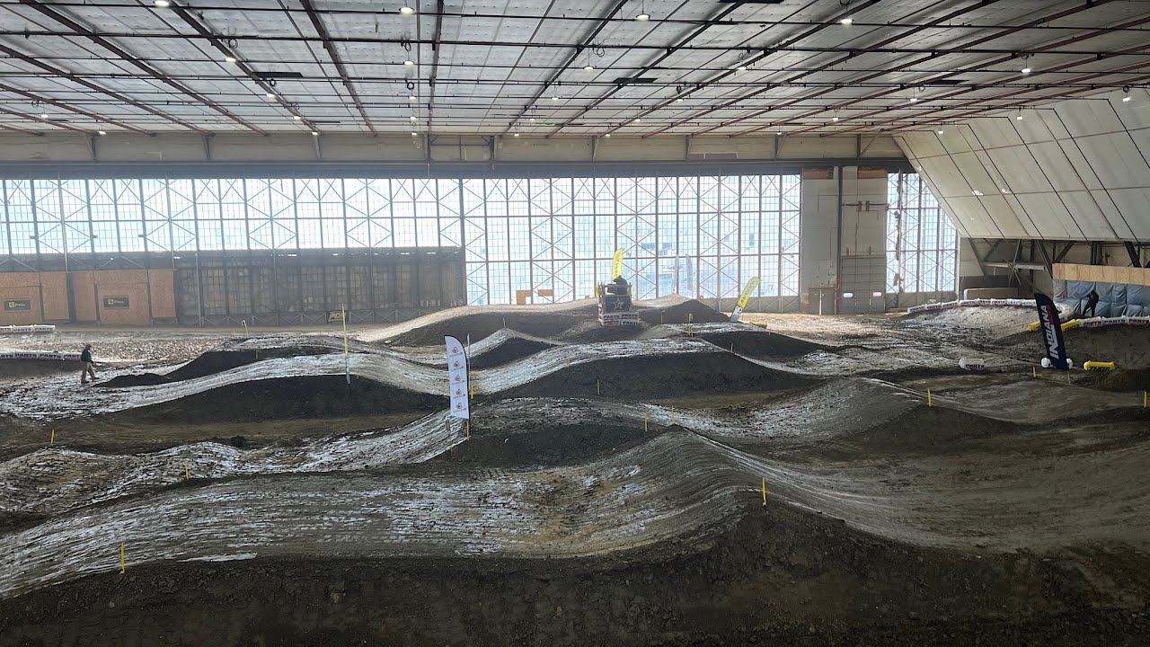 Pitbike Throwdown B-52 HANGER 2024