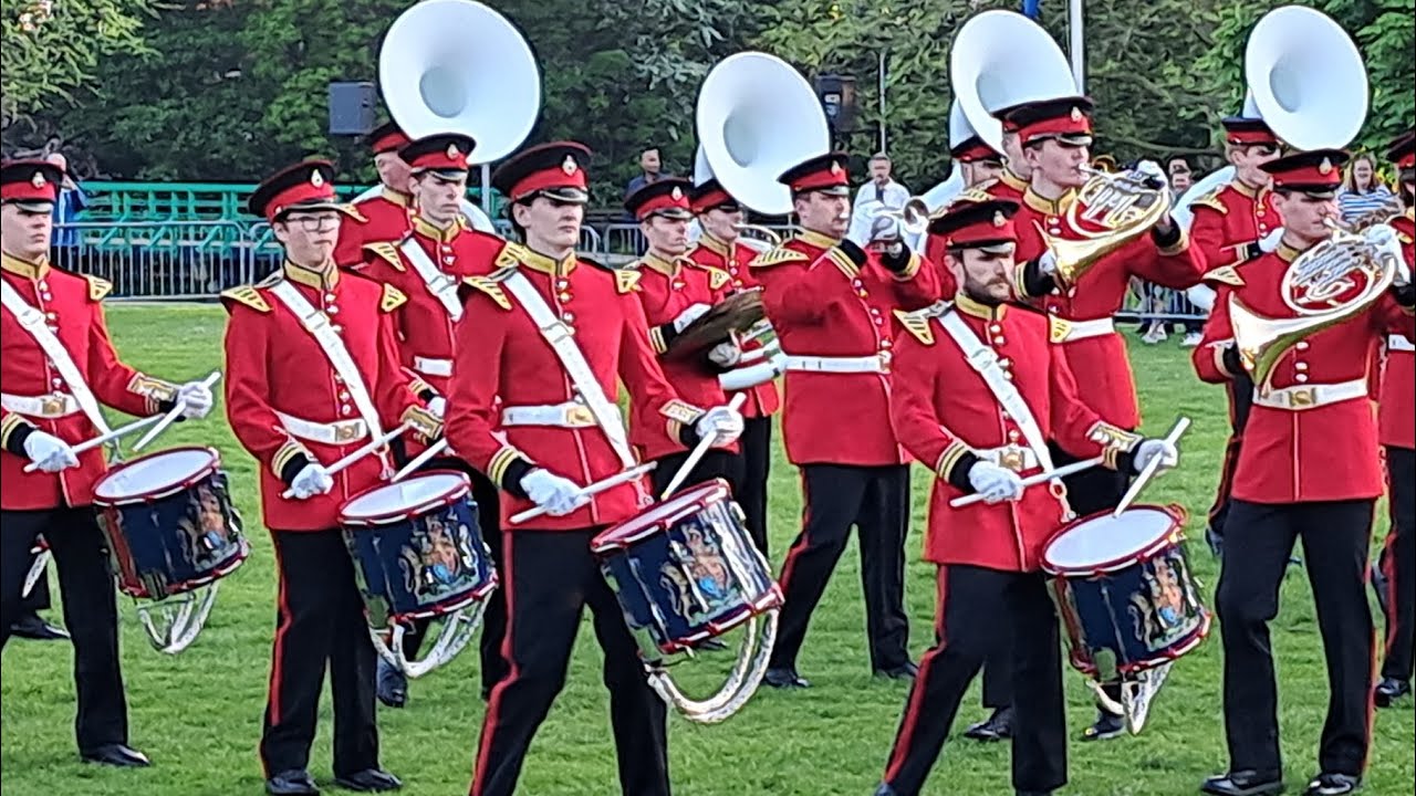 Floraband Rijnsburg tijdens taptoe Sassenheim. 13 mei 2023