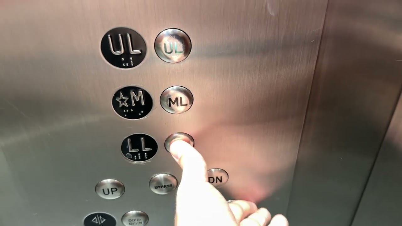 Haughton Hydraulic Elevator at Stern’s/Macy*s at Woodbridge Center in Woodbridge, NJ