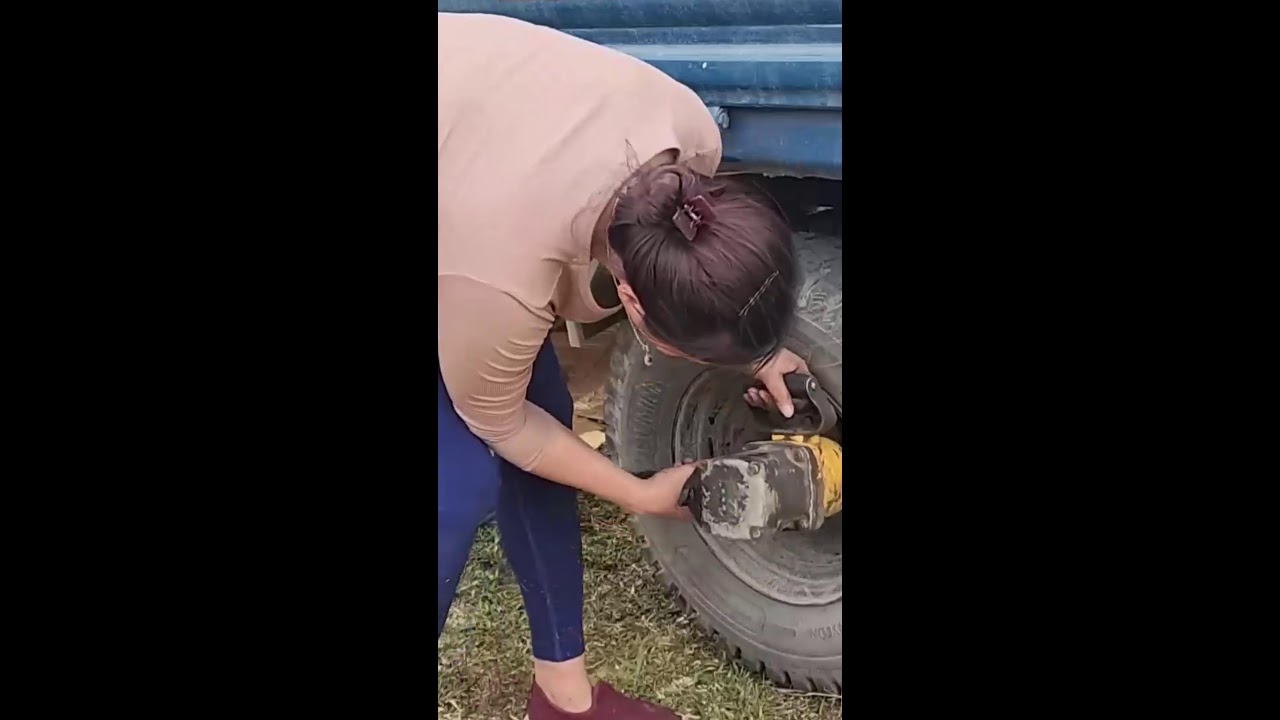 Girl Repairs Her Own Car Without Any Help!#GirlFixesCar #CarRepairDIY #WomenInAutomotive