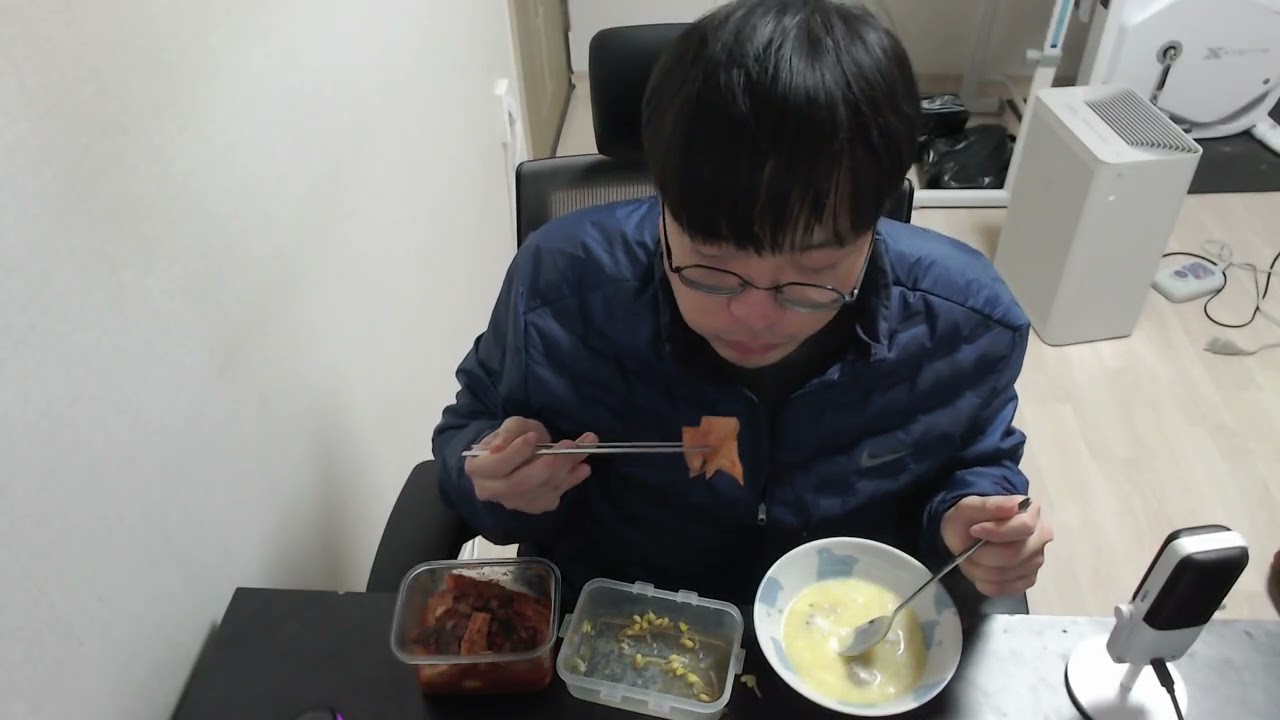 1월 19일 월요일 저녁 곰국, 김치, 숙주나물