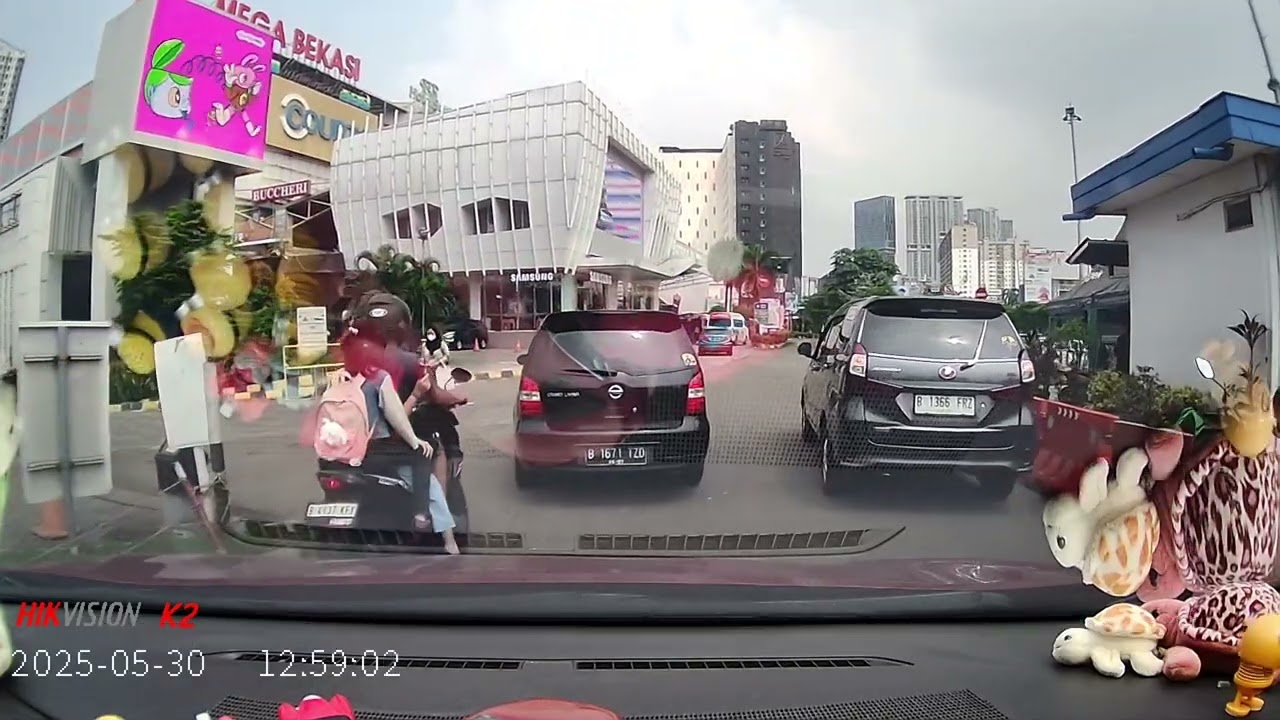 Lokasi Parkir Hotel Santika Mega Bekasi