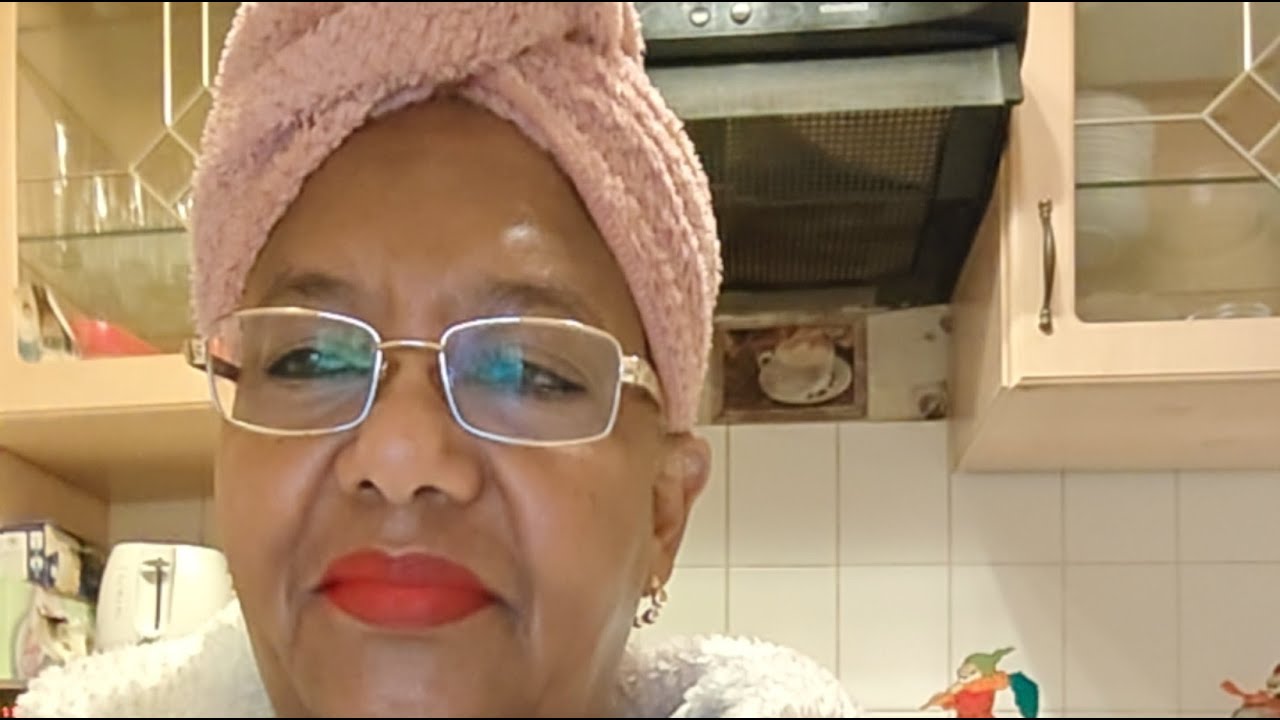 G Kif überträgt einen Livestream.