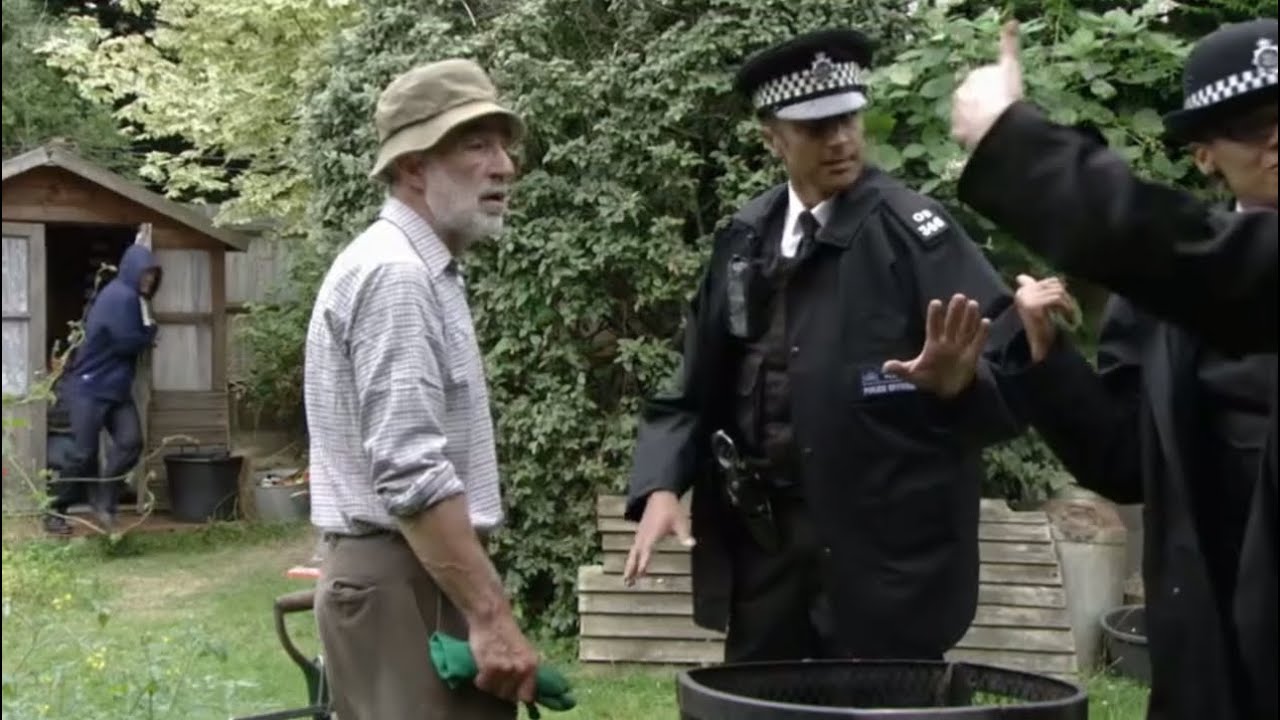 Eastenders Cora tries to distract the police so max can escape as Stacey wants to speak to carol