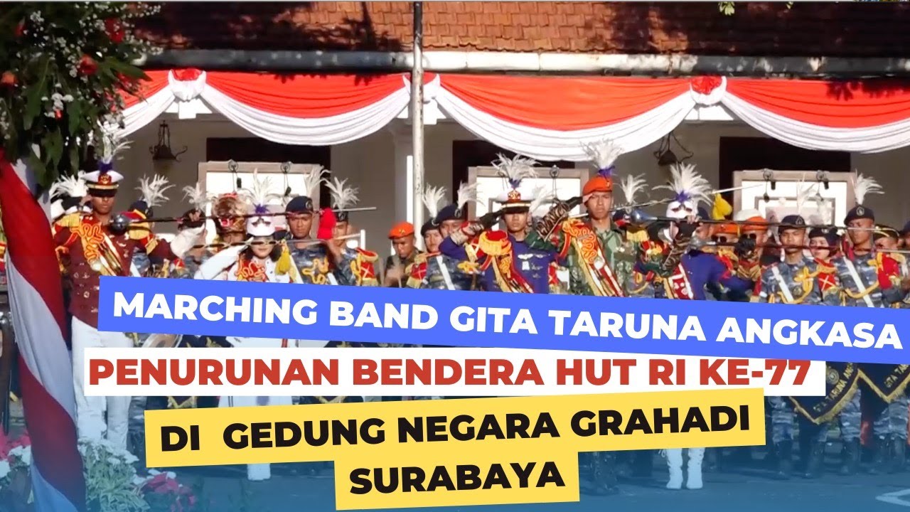 Gita Taruna Angkasa Pada Penurunan Bendera Peringatan HUT RI Ke-77 Di Gedung Grahadi Surabaya